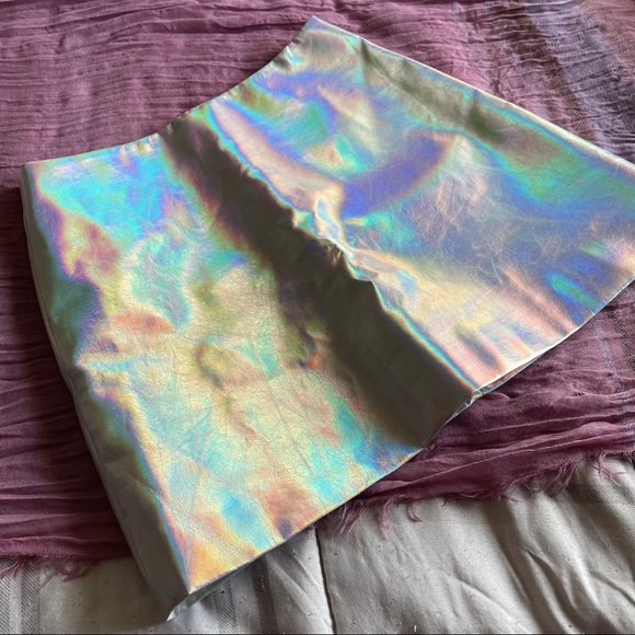 Holographic Skirt - Picture 3 of 9